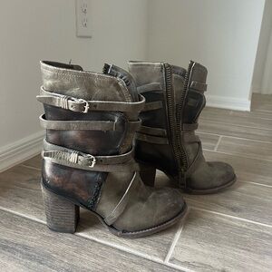 Freebird Baker in Stone, size 6